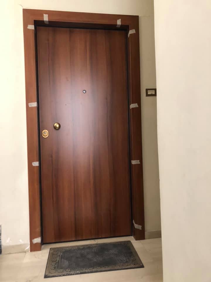 Τοποθέτηση πόρτας ασφαλείας — φωτογραφία 1